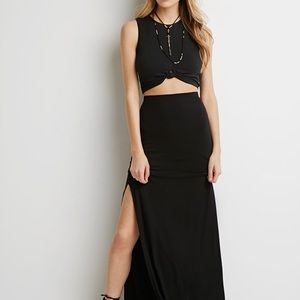 Black Maxi Skirt  with Slit on the right side.